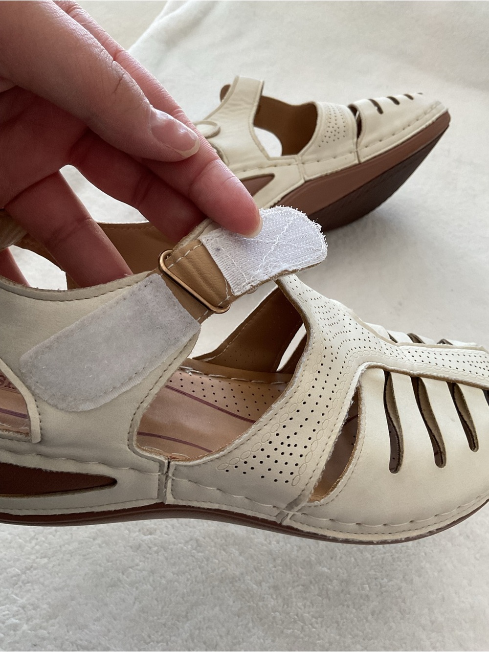 Shibever Women’s White Closed-Toe Leather Sandals with Adjustable Strap - Picture 7 of 8